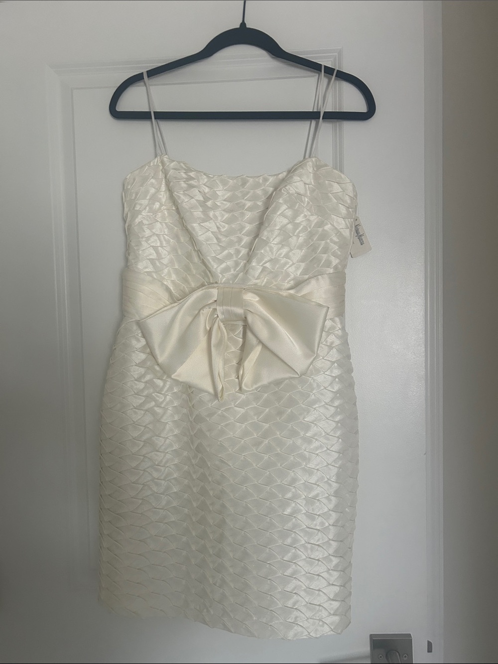 Neiman Marcus Cream Strapless Bow-Front Cocktail Dress